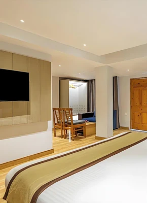 spacious rooms mall road shimla